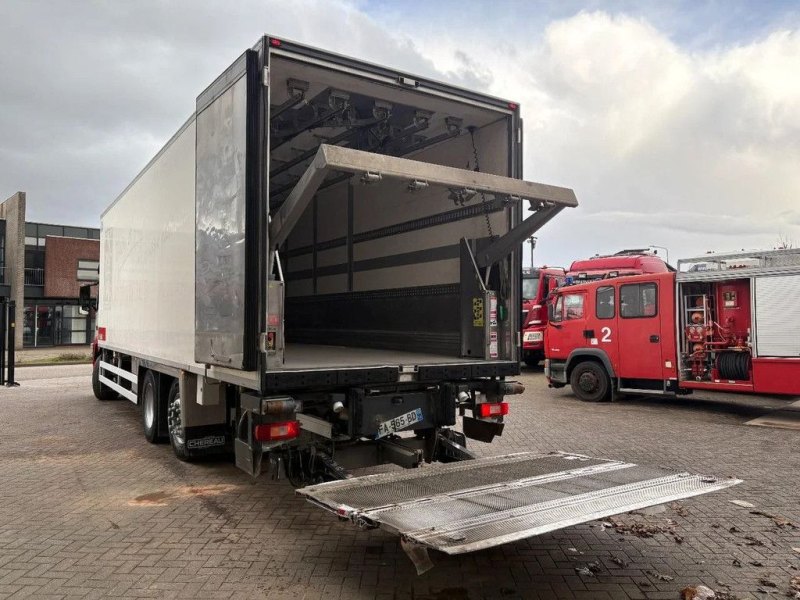 Volvo FM 370 + CHEREAU + CARRIER + EURO 6 + 6X2 + ELEVATOR + MEAT HOOKS