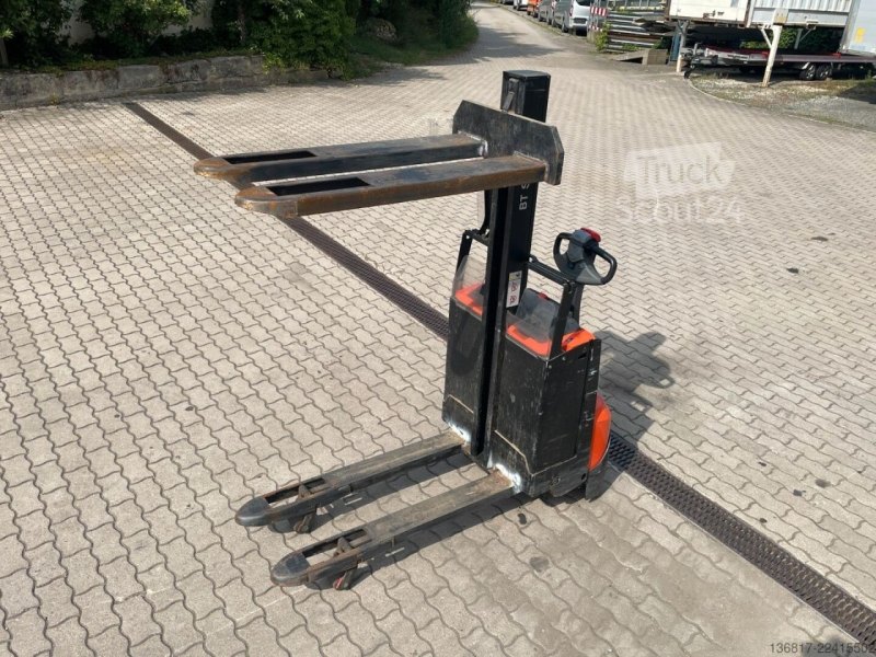 BT Toyota Hochhubwagen Elektro SWE080L Staxio 800kg