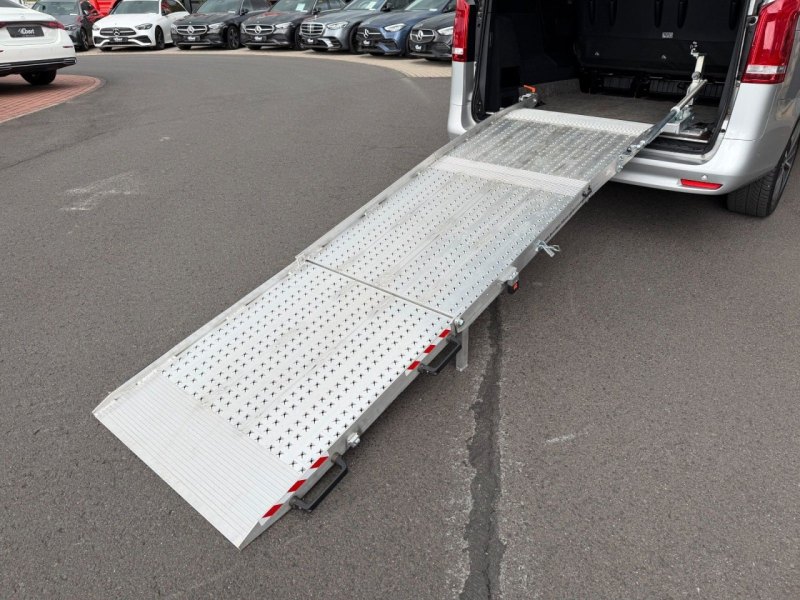 Mercedes Benz Vito 116 CDI Tourer 9G Laderampe Stdheiz LED