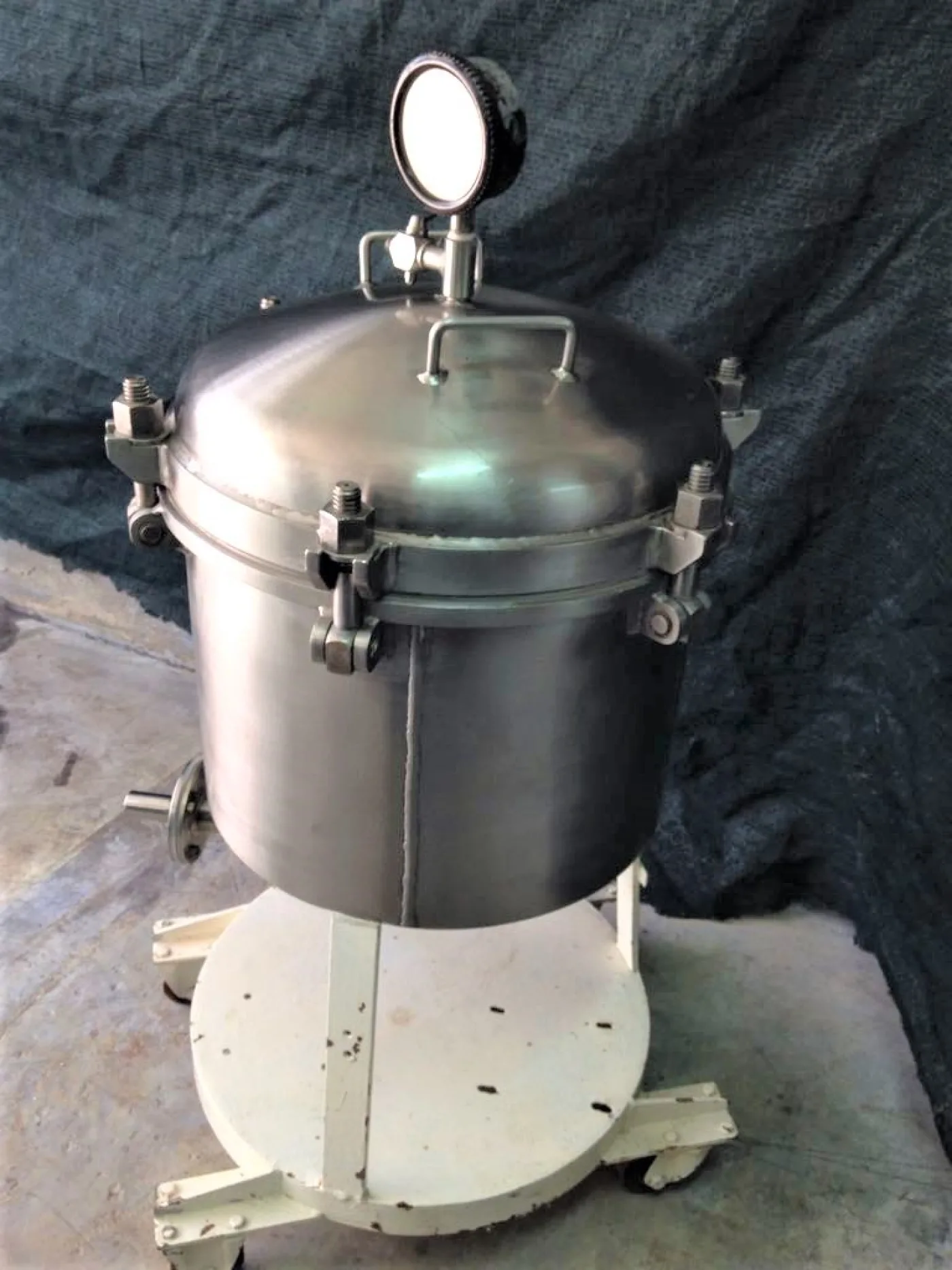 SERBATOIO CARRELLATO IN ACCIAIO INOX CON MANOMETRO - 2