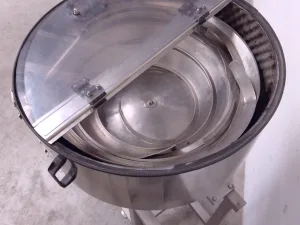 ALIMENTATORE VIBRANTE A TAZZA PER TAPPI – METECH