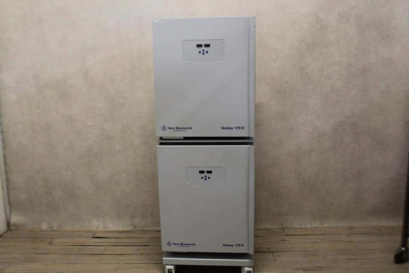 Dubbele New Brunswick Galaxy 170S CO₂ Broedstoof