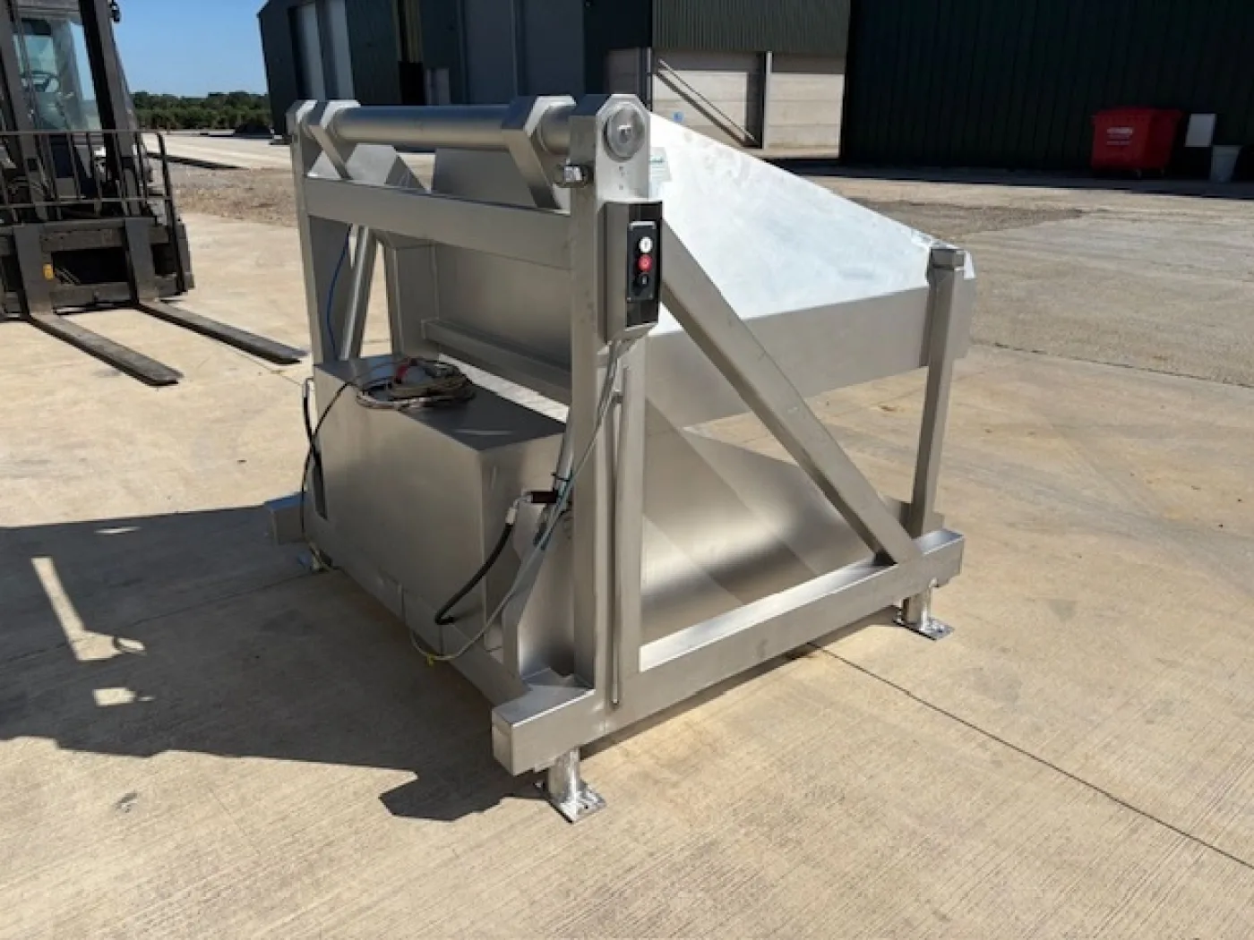 Hydraulic Bin Tipper - 3
