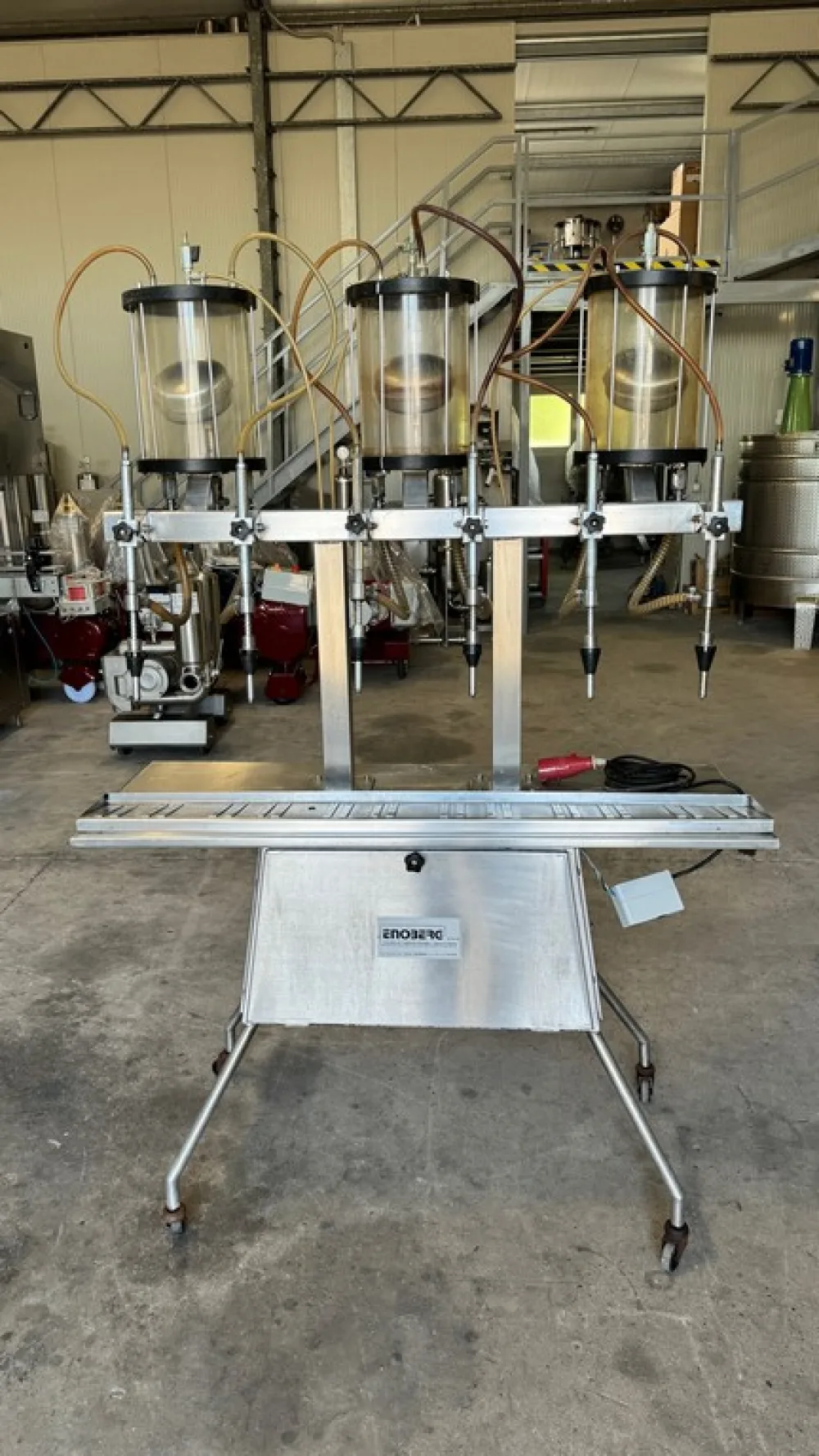 IN-LINE FILLING MACHINE WITH 6 NOZZLES IN STAINLESS STEEL WITH VACUUM, ENOBERG BRAND, SECOND-HAND MACHINE