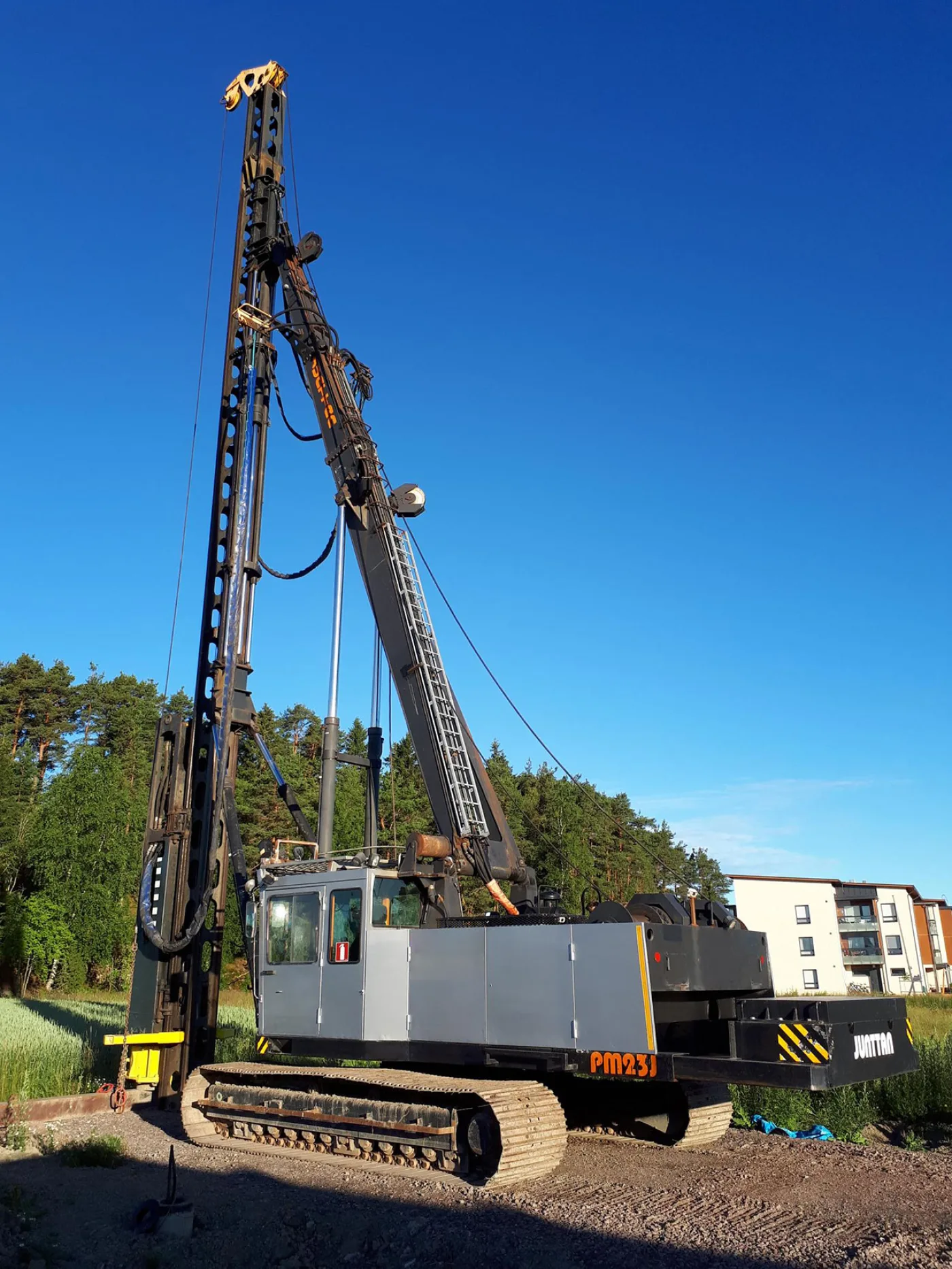 Junttan PM-23LC Hammer Piling Rig - 1