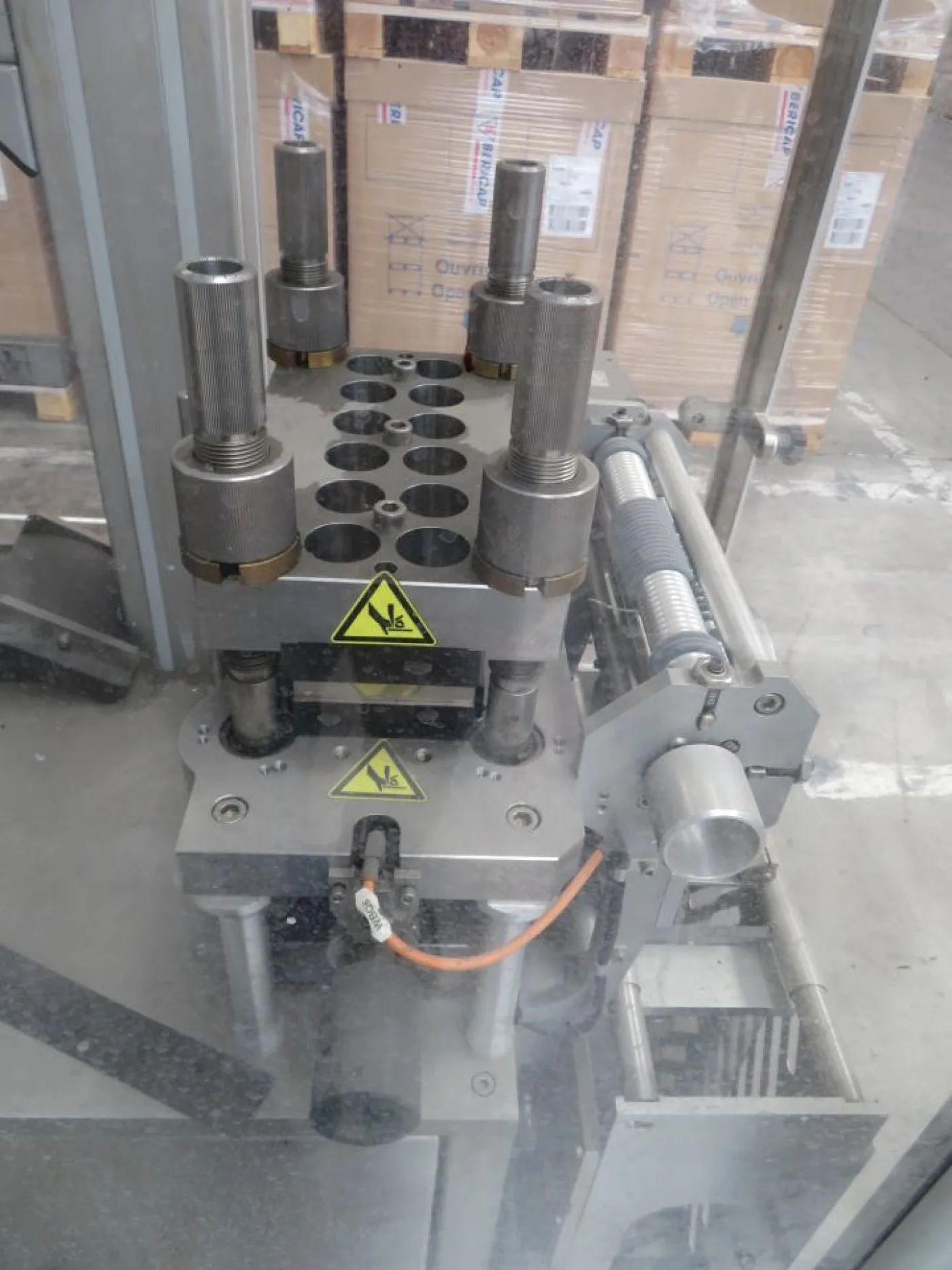 Fuji Seal Europe BV Fuji Seal Heat Shrink Tunnel Sleeve Film Feeder Unit - Flasche Sleever Line - 8