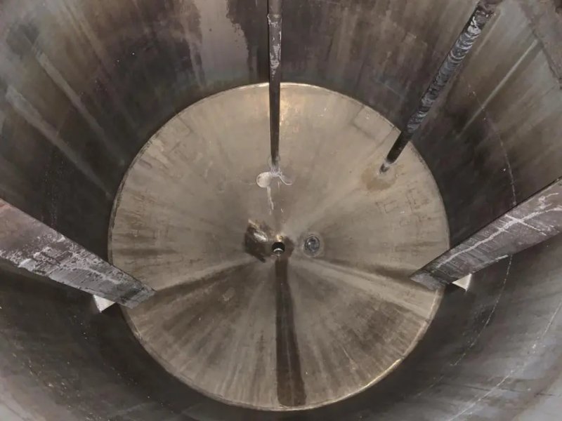 USED STAINLESS STEEL TANK 316 800 LITERS WITH AGITATION