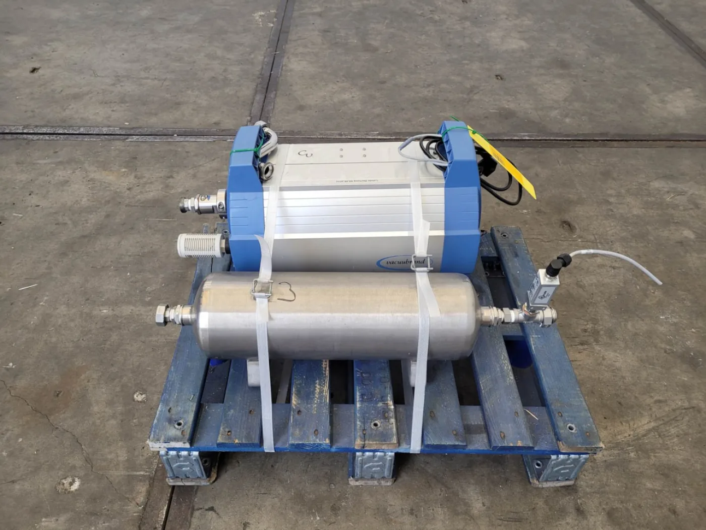 Vacuubrand ME 16C NT Vario - Vacuum pump - 3
