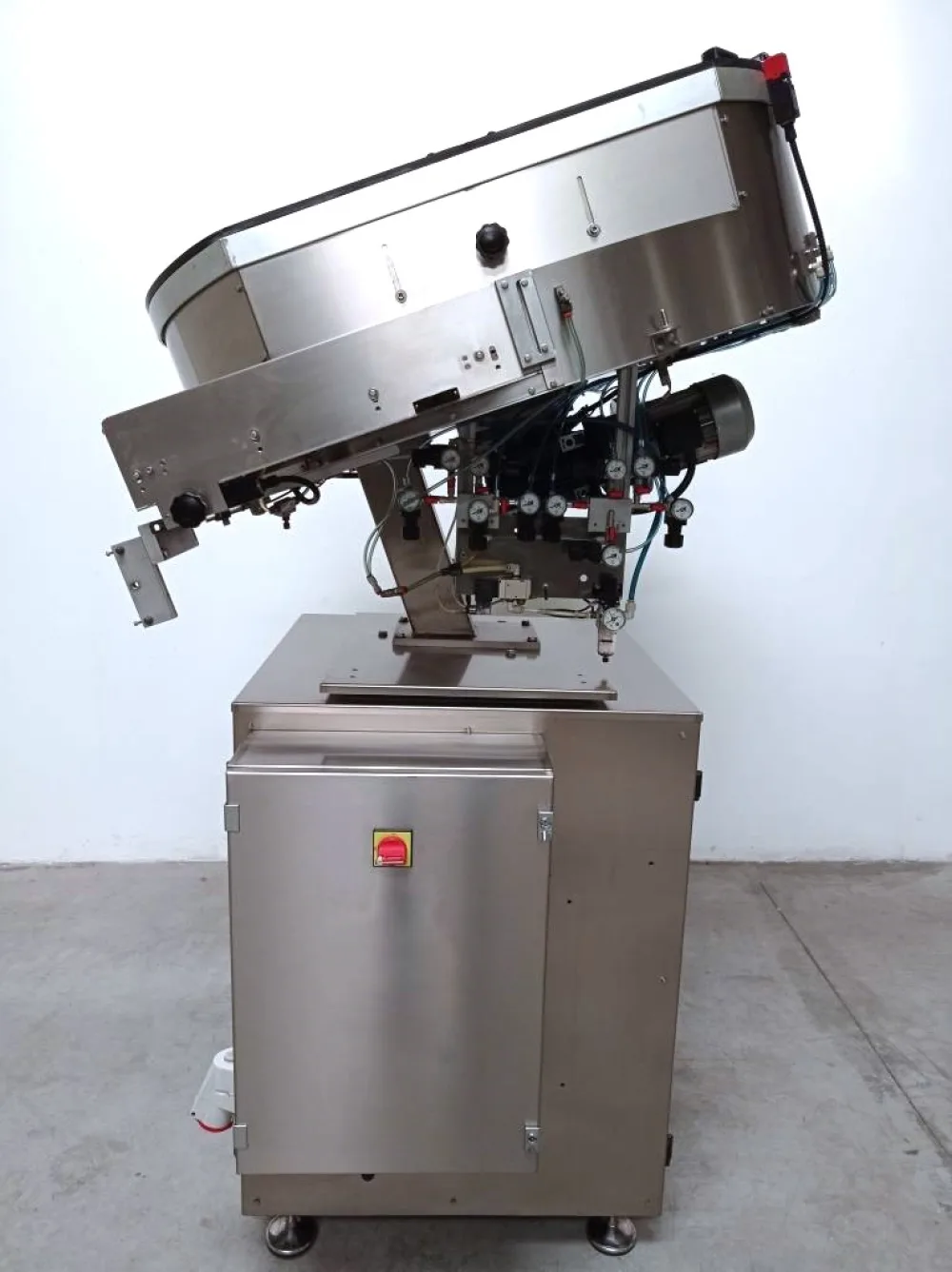 ORIENTATORE ALIMENTATORE PER TAPPI – SARG Mod. STM120