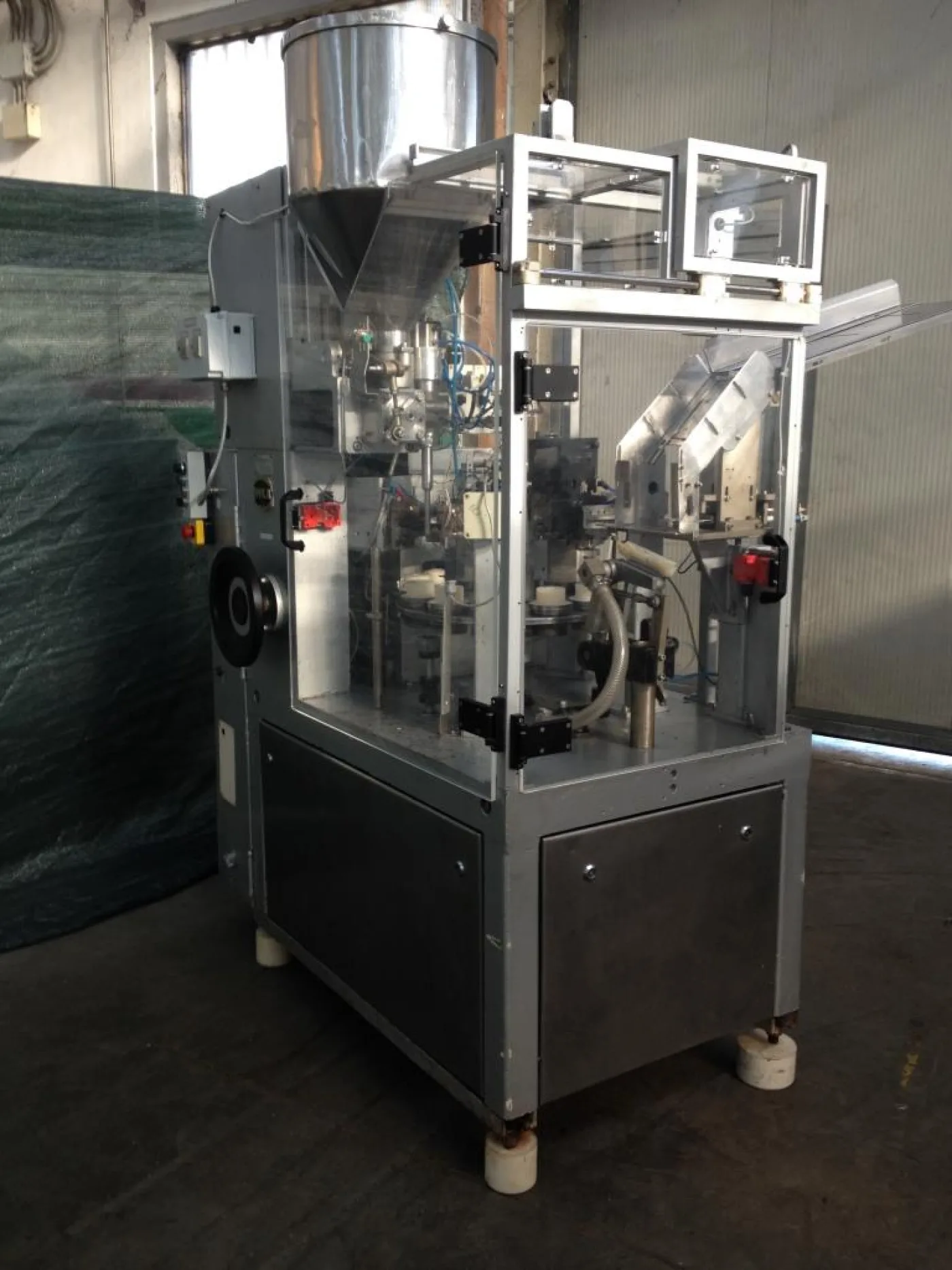 INTUBETTATRICE PER TUBETTI IN PLASTICA – IWKA – MOD. TU 100 - 2