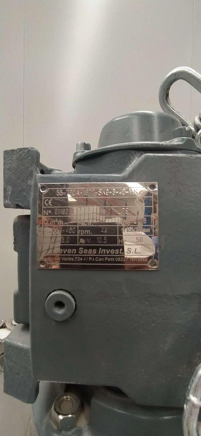 STAINLESS STEEL REACTOR 500 LITERS WITH AGITATION AND USED JACKET
