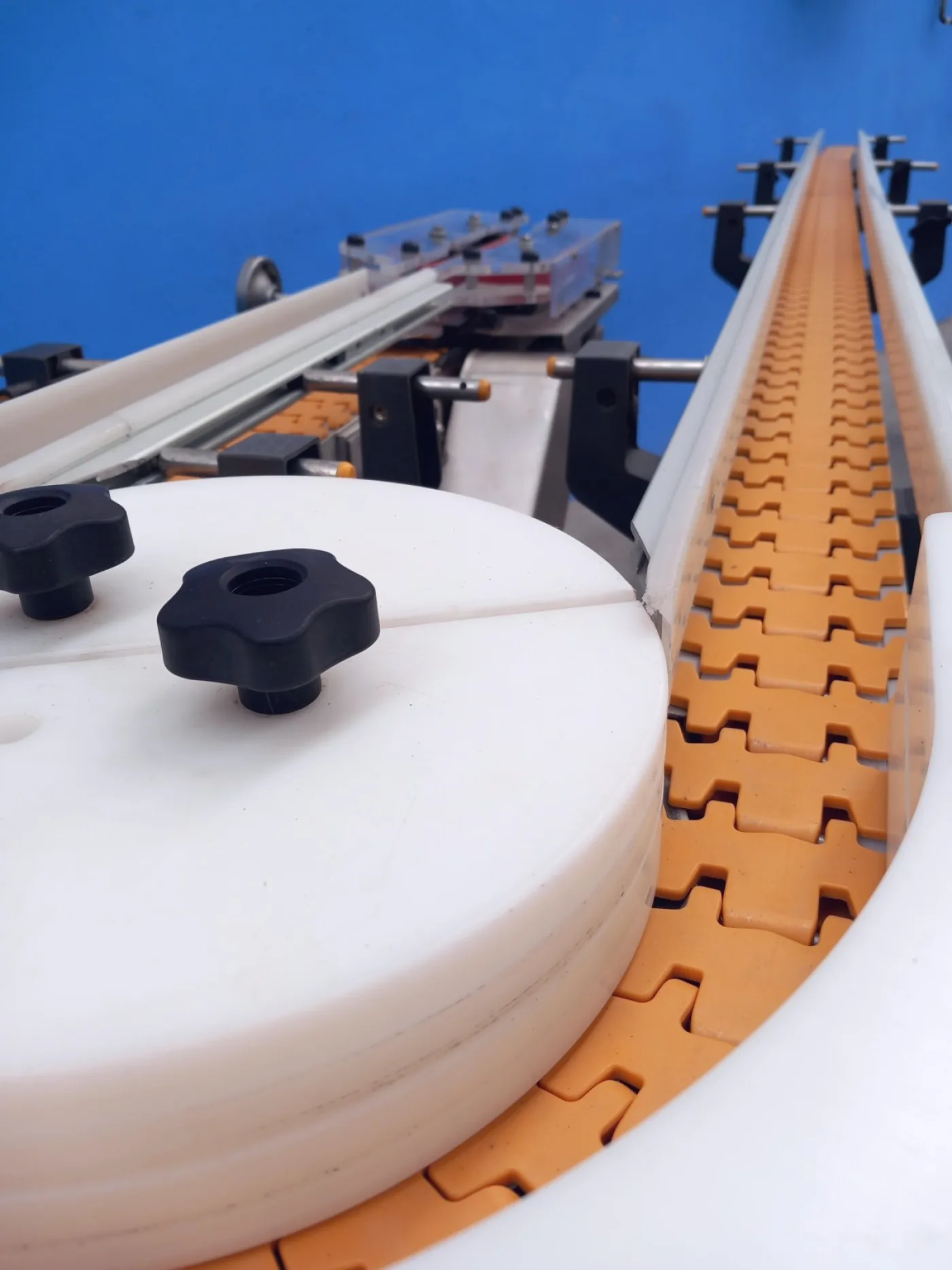 NASTRO TRASPORTATORE MOTORIZZATO CON CURVA A 180° – BETT SISTEMI - 7