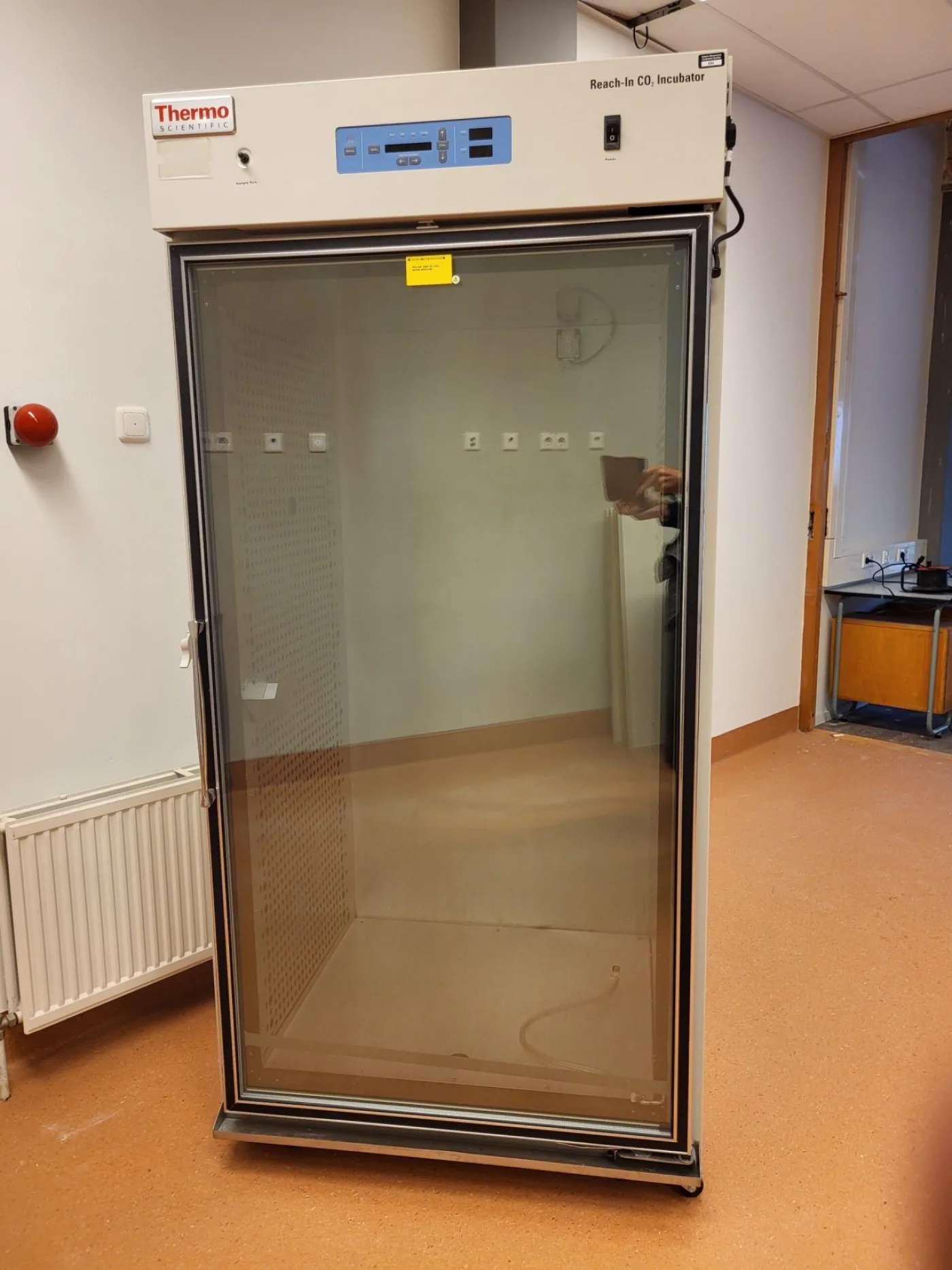 2367 - Used Thermo Reach-In CO2 incubator 3951 out of 2017 - 1