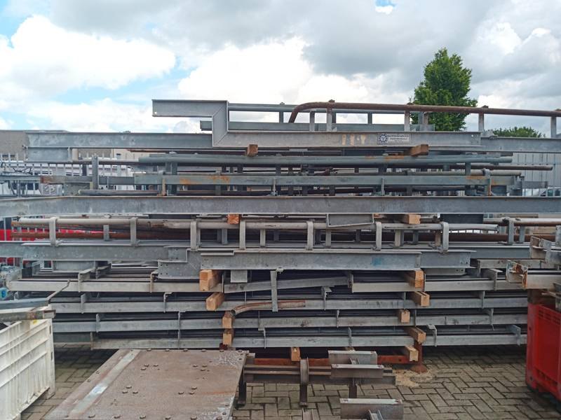 Slaughter conveyor dirty line