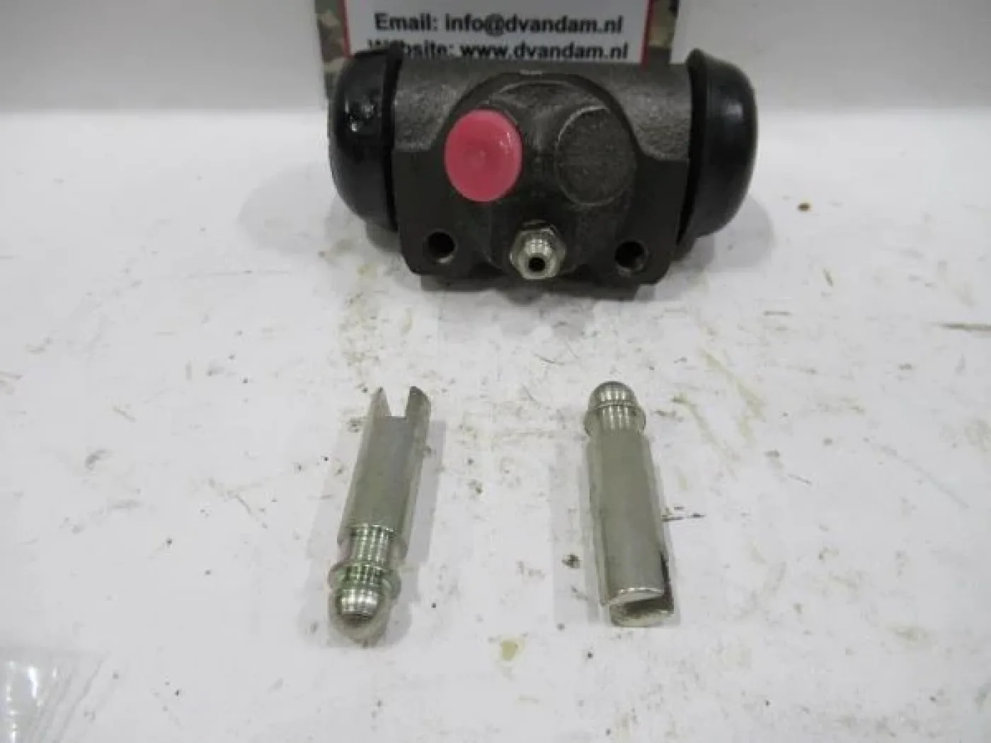 Wielremcilinder rechts, Kaiser jeep M715 - 2