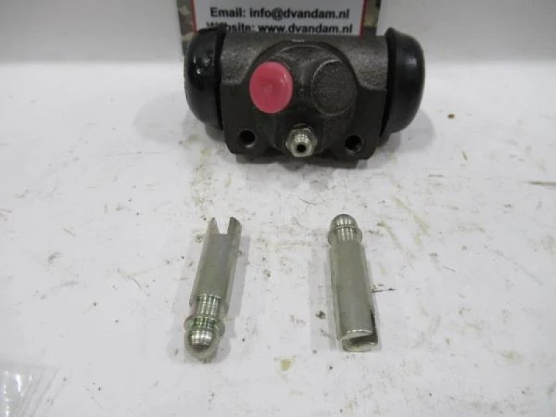 Wielremcilinder rechts, Kaiser jeep M715
