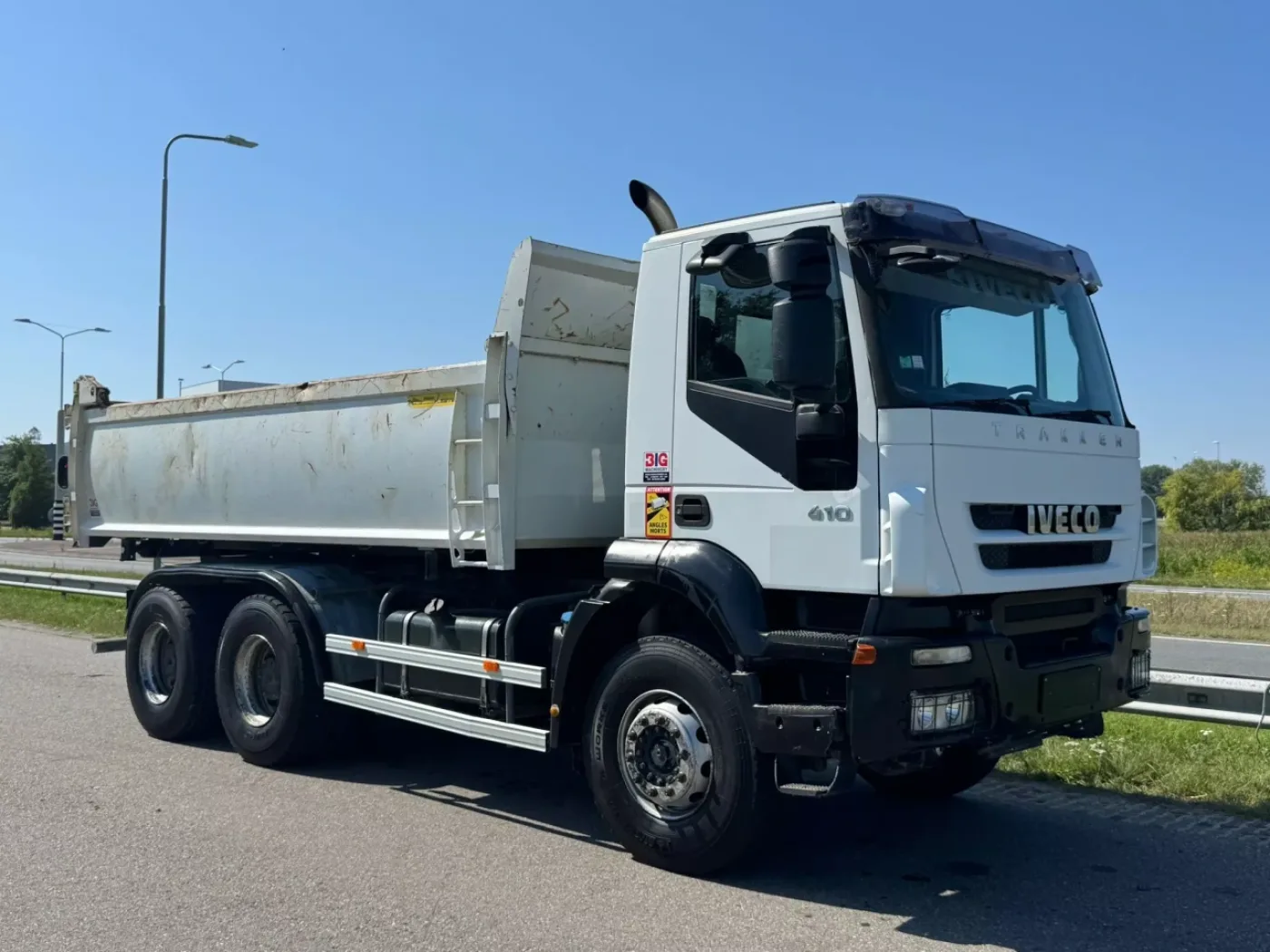 Iveco Trakker 410 6×4 Kipper - 6