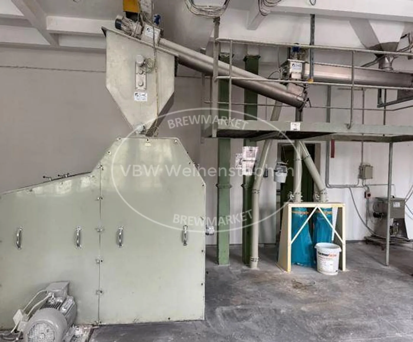 Six-roll crushing mill, including feed screw with conditioning - 3