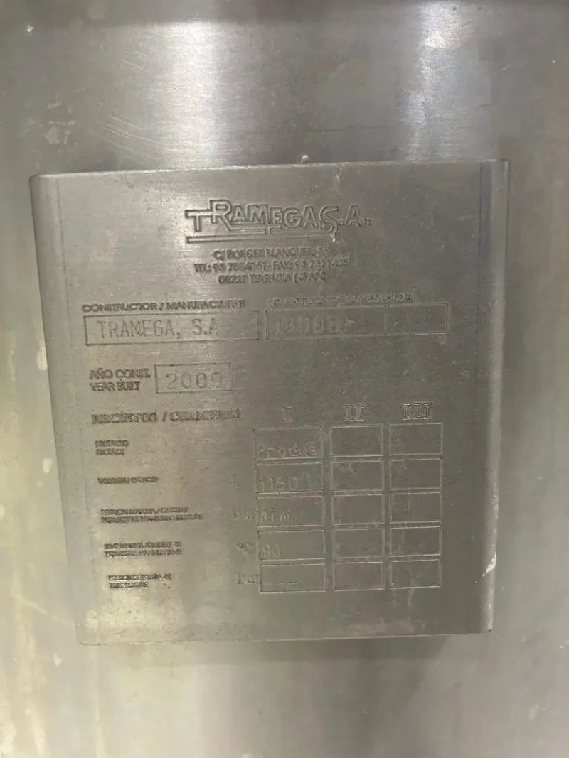 STAINLESS STEEL TANK 1150 LITERS WITH AGITATION