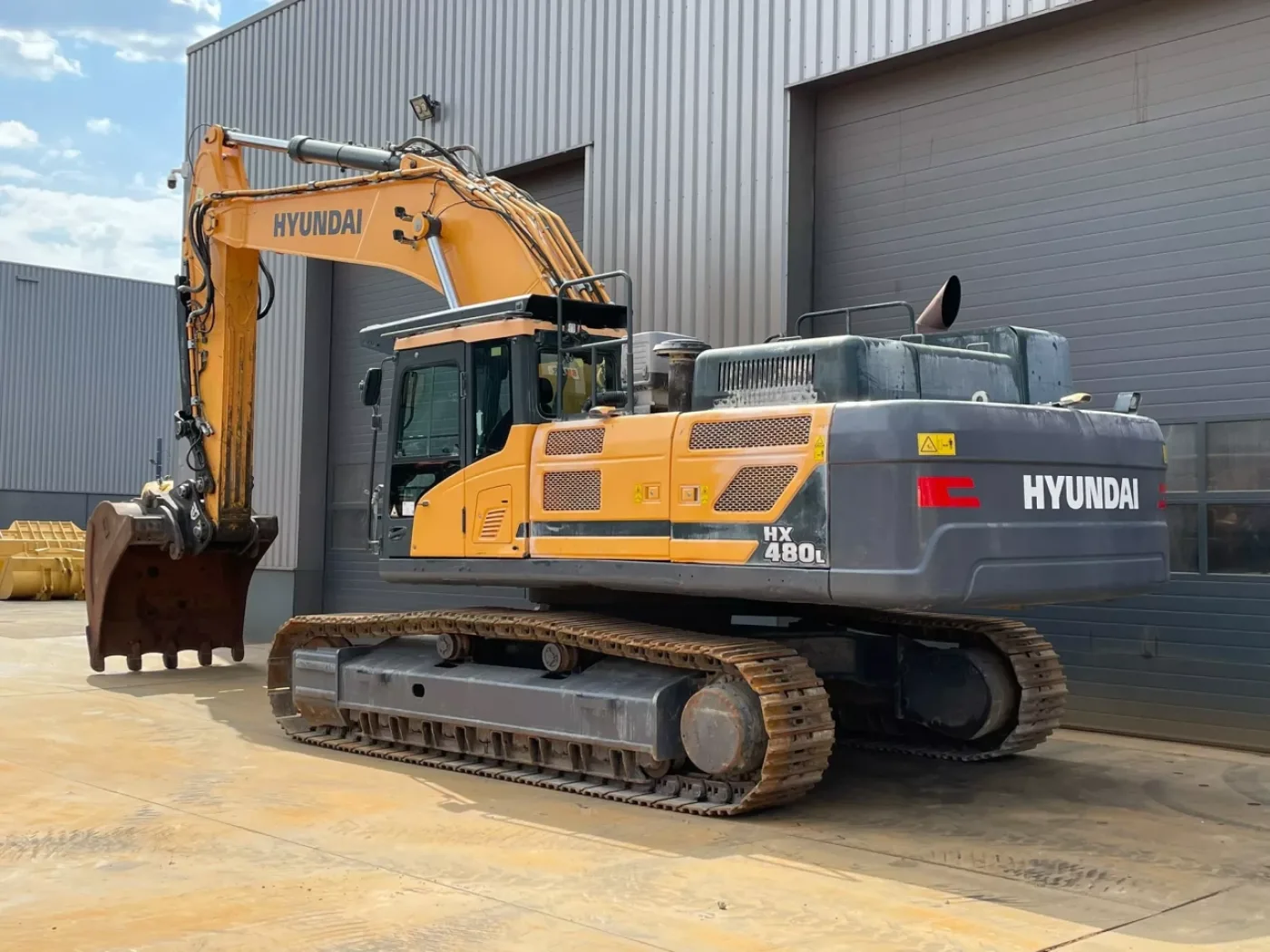 Hyundai HX480L - 3