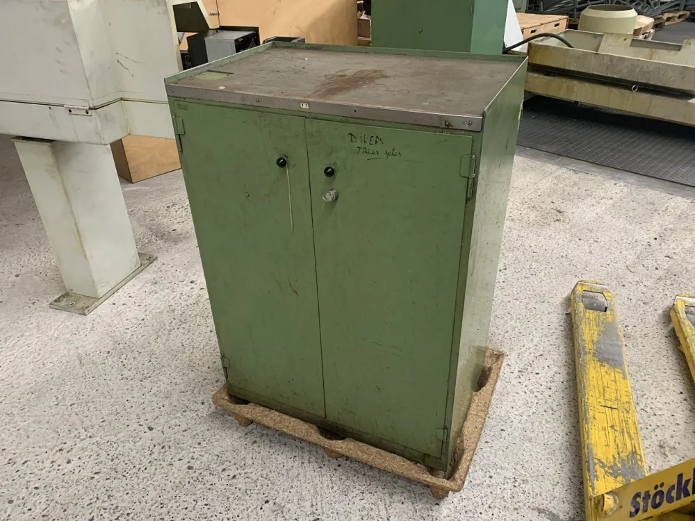 ARMOIRE METALLIQUE A 2 PORTES BATTANTES “”