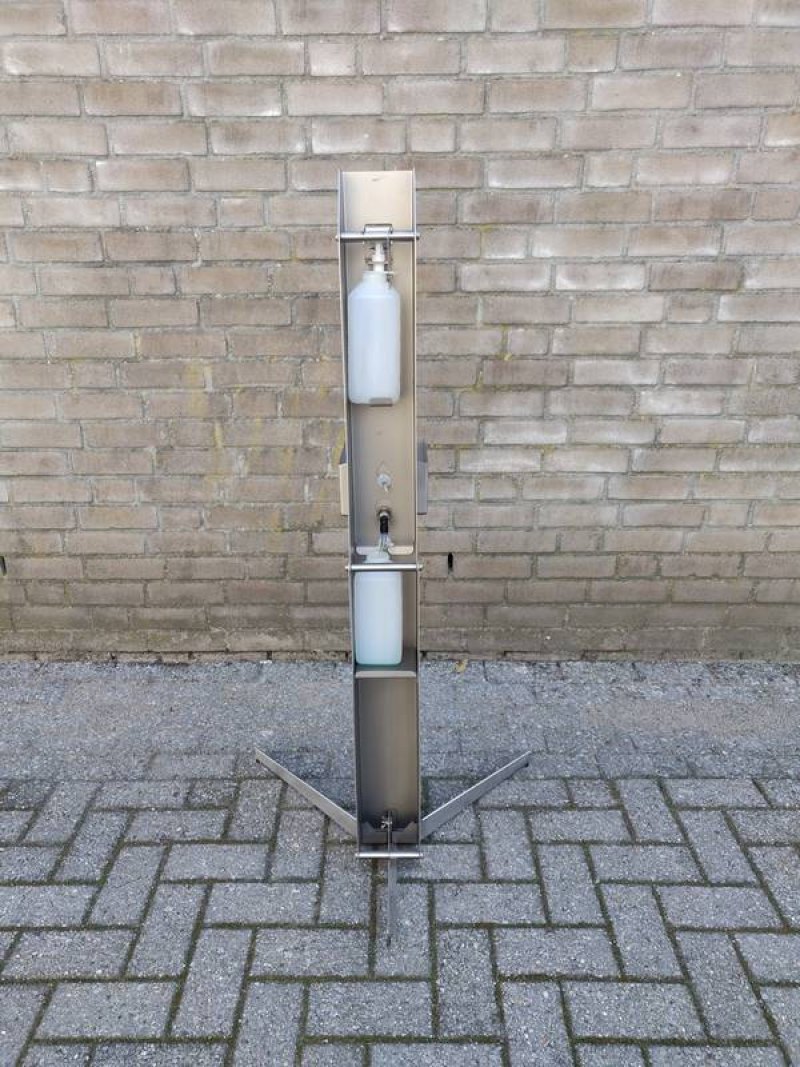Hand sanitizer dispenser pole - Desinfection