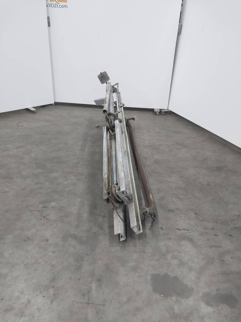 Drop rail