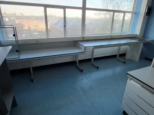2028 - Used S+B Laboratory wall table (548 cm)