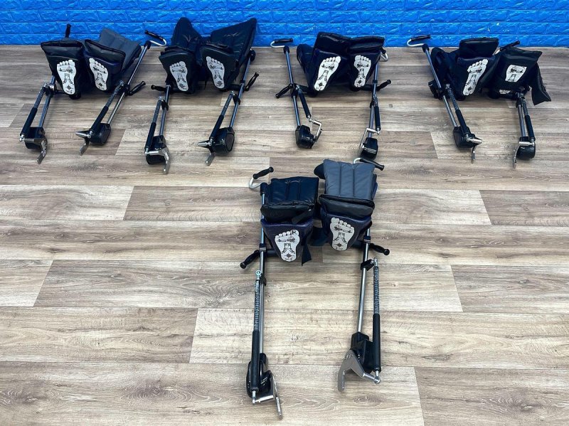 F-YFES-RT Finned Stirrup Foot Stand