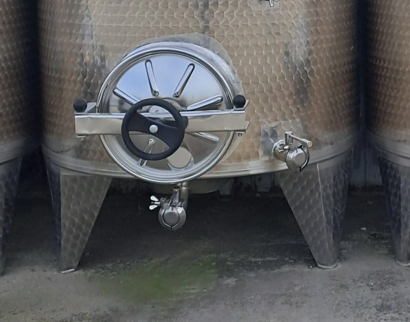 STAINLESS STEEL TANKS, CAPACITY 2500 LITERS, STORAGE MODEL ROUNDED BOTTOM, NEW EQUIPMENT - 2