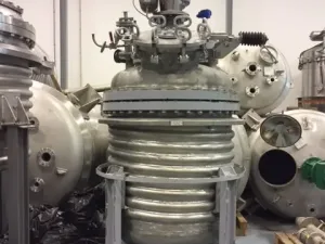 USED 800 LITER STAINLESS STEEL REACTOR WITH AGITATION AND HALF ROD