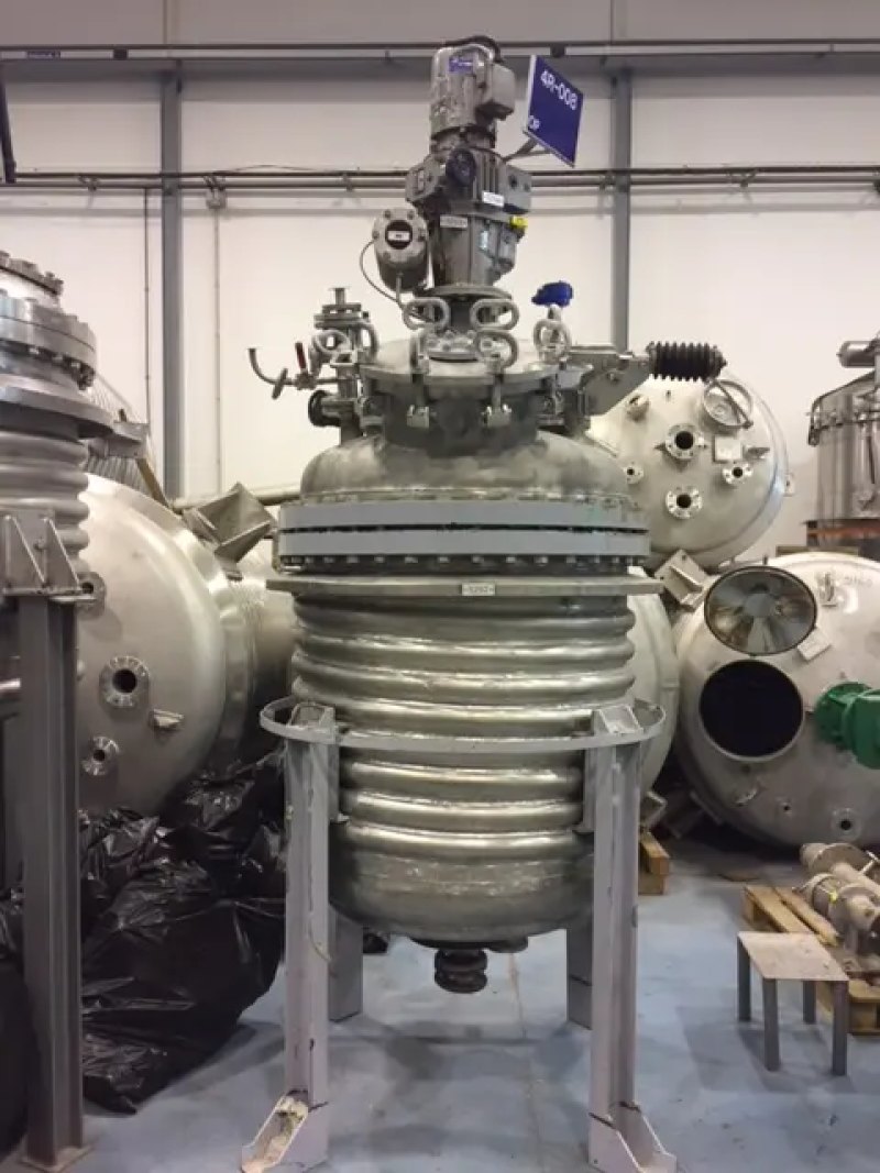 USED 800 LITER STAINLESS STEEL REACTOR WITH AGITATION AND HALF ROD