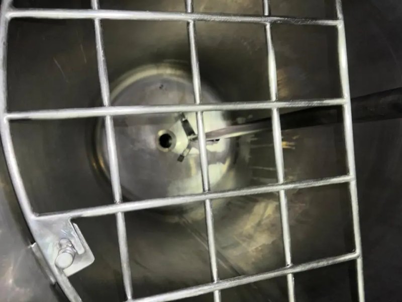 STAINLESS STEEL TANK 1150 LITERS WITH AGITATION