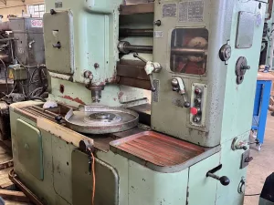 GEAR SHAPER con accessorio per taglio a cremagliera, TOS – OH6 - Laxmi Metal & Machines, Rohtak