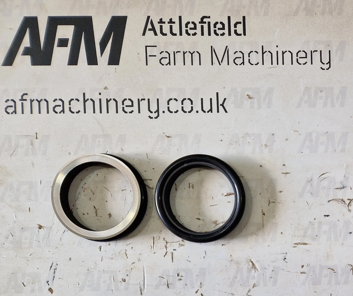 Challenger Mid Roller Seals MT700 and MT800 /175-7513 N / 547913D1 N / 579845D1N - 1
