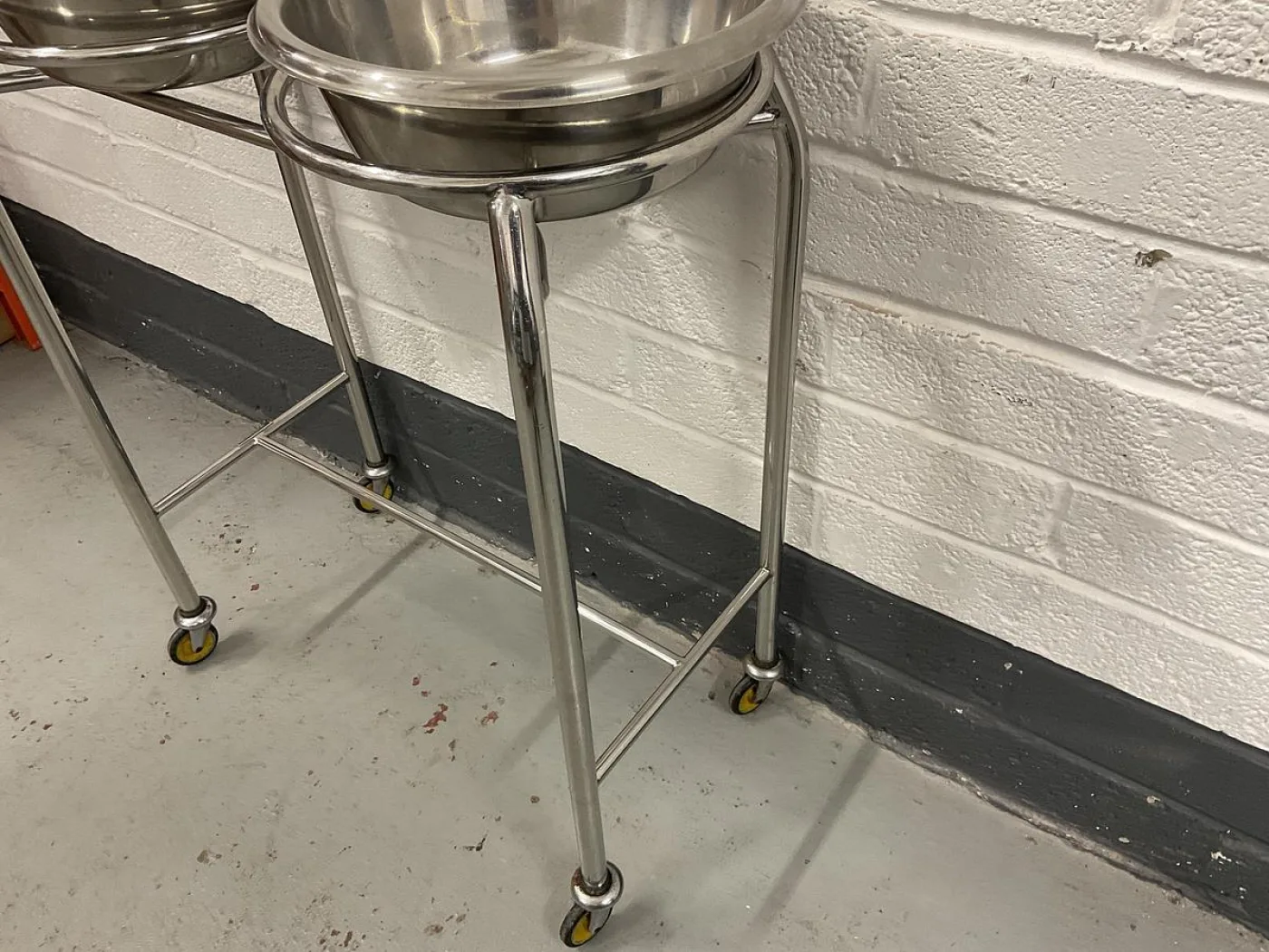AC Daniels Double Bowl Stand - 4