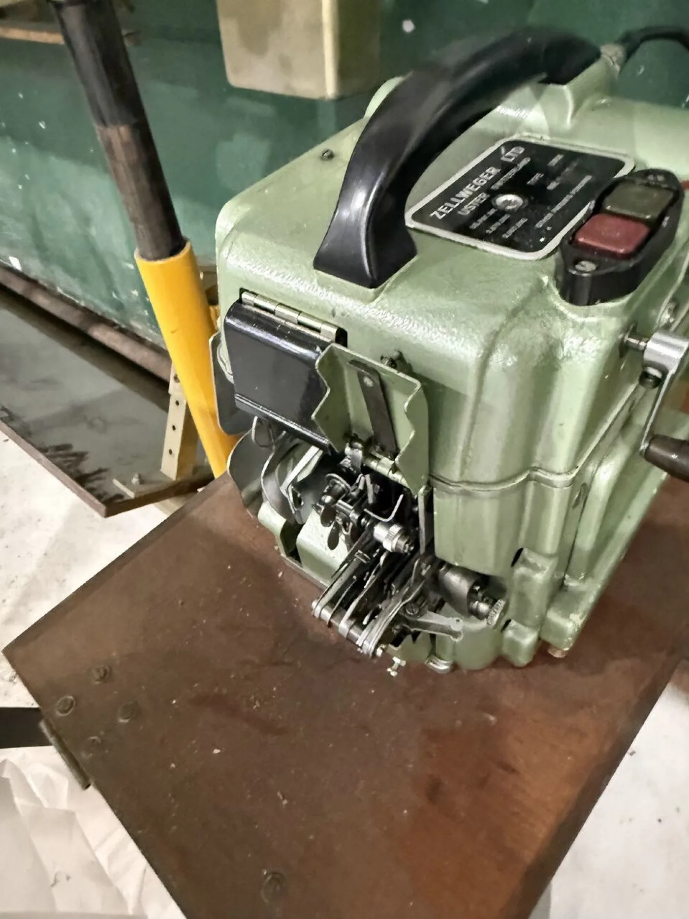 Uster - knotting machine, type UMM - 4