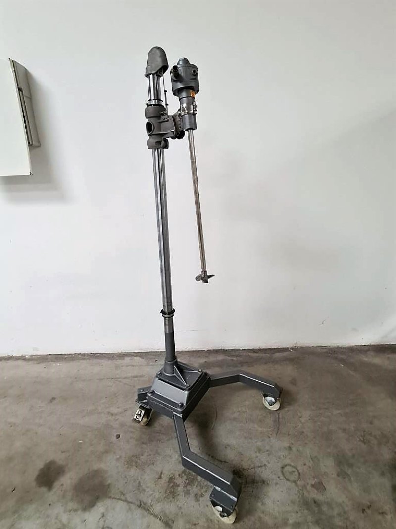 AGITATORE CARRELLATO PNEUMATICO