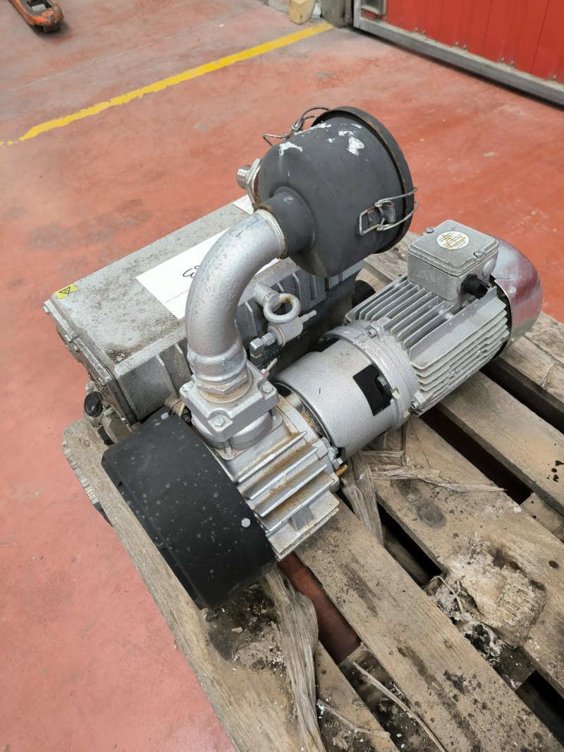 BUSCH RA 0063 F VACUUM PUMP