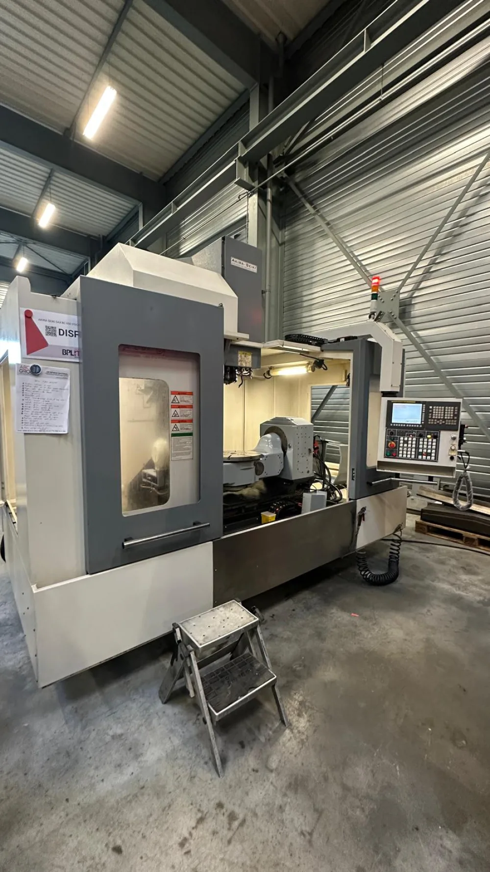 Akira Seiki 5AX AC650 5-Axis Vertical Center