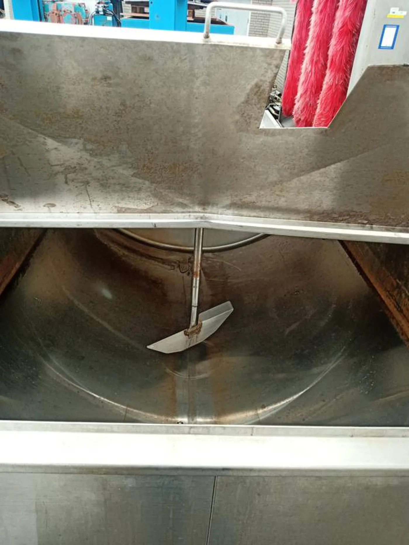 Blood tank with stirring mechanism - 3