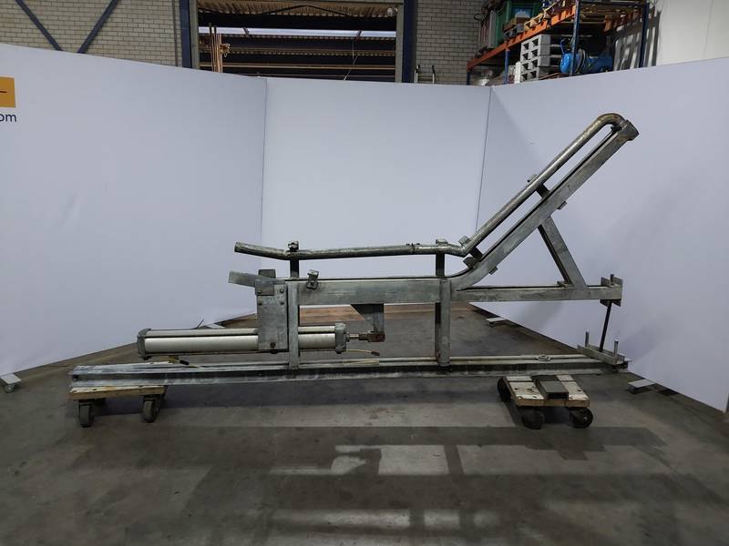 Gambrel lift pneumatic