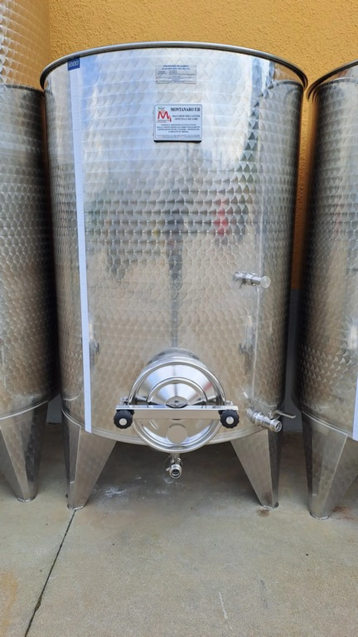 STAINLESS STELL TANKS CAPACITY LITERS 1000 PNEUMATIC FLOATING LID, WITH MANHOLE, ROUNDED BOTTOM NEW EQUIPMENT - 6