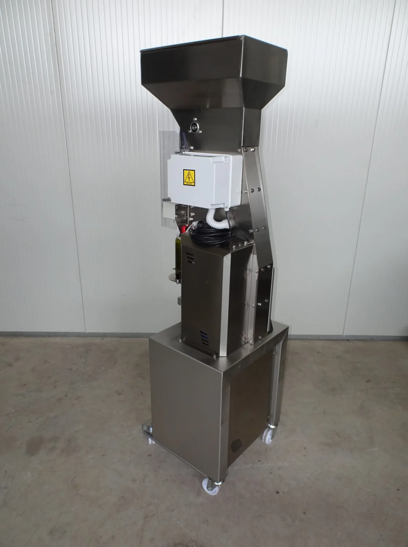 SEMI-AUTOMATIC CORKING MACHINE MF 35 WITH VACUUM NEW MACHINE - 8