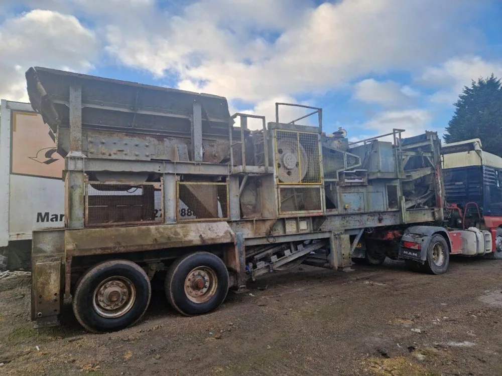 1997 Brown Lennox 30 x 18 Mobile City Crusher
