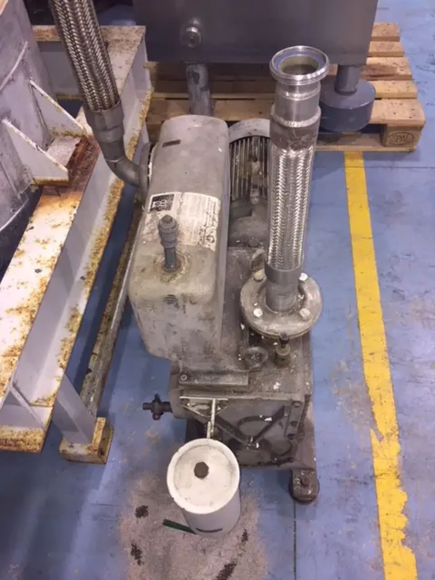 USED LEYBOLD E 150 VACUUM PUMP - 4
