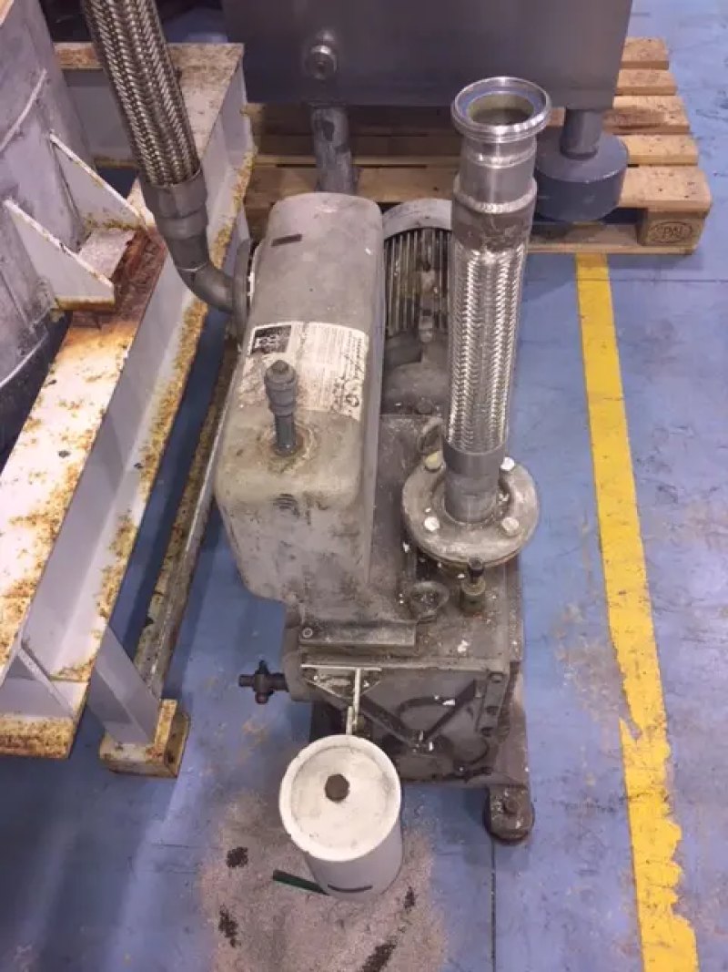 USED LEYBOLD E 150 VACUUM PUMP