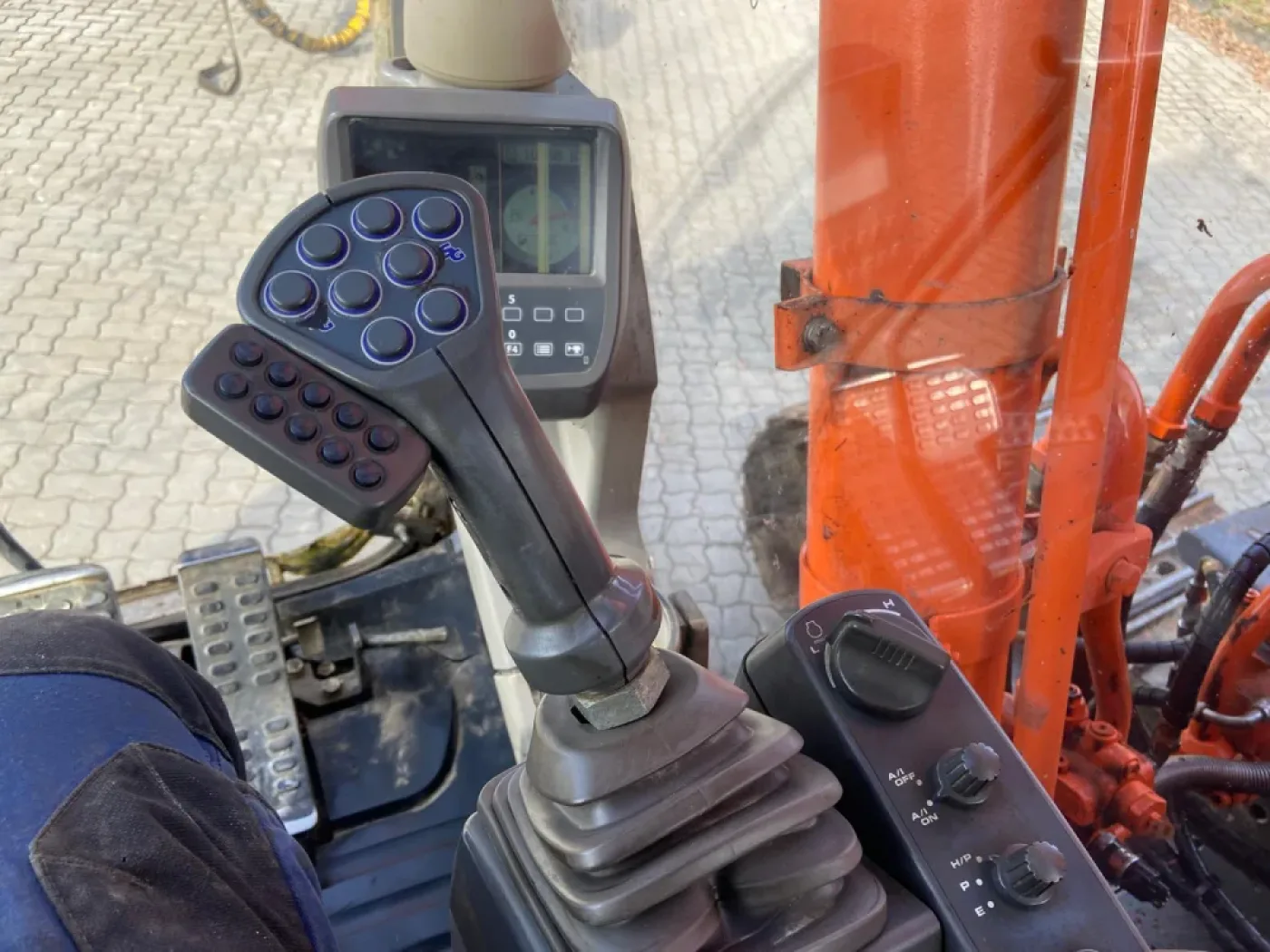 Hitachi - ZX 210-3 mit Schubharvester KESLA 25 RH - 8
