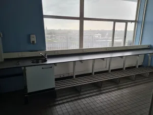 1983 – Used S+B Laboratory wall table (550 cm)