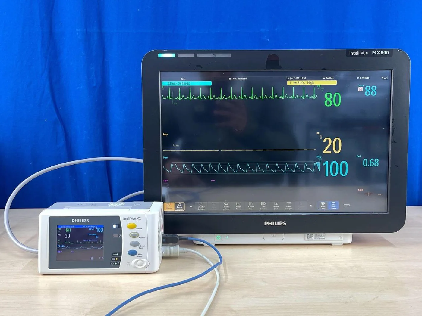 Philips IntelliVue MX 800 Patient Monitor YOM: 2013 - 3